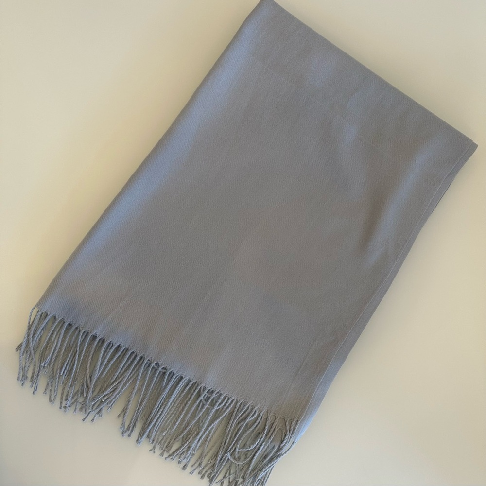 NWOT | Cashmere & Wool Blend Silver / Light Grey Scarf / Wrap / Shawl - Picture 5 of 10